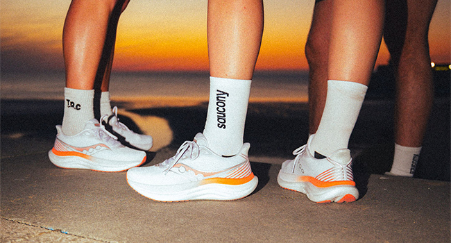 Saucony Triumph 23: Amortiguación premium para tus entrenamientos diarios.